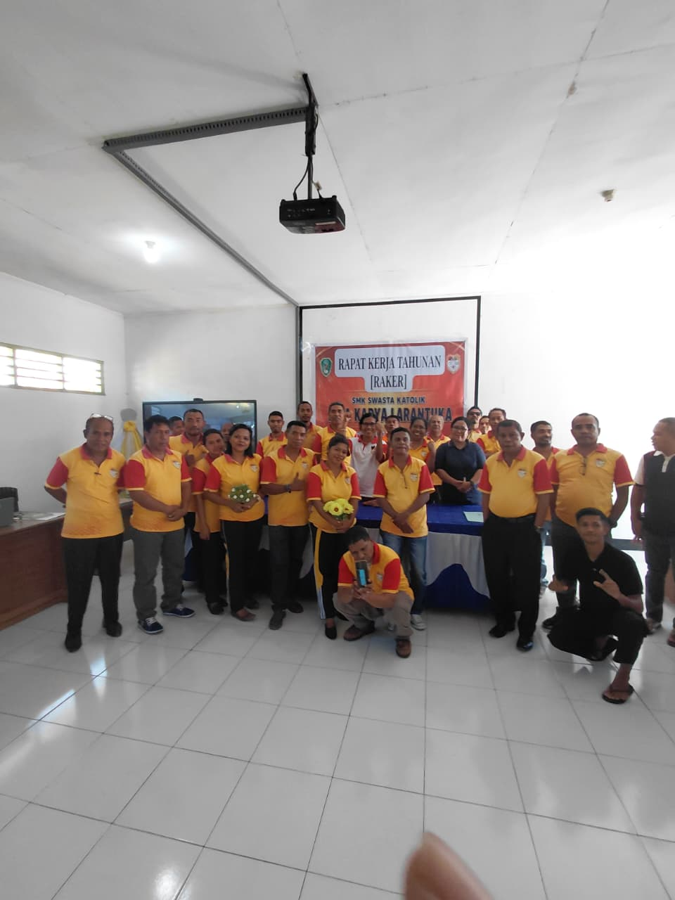 HASIL RAPAT KERJA (RAKER) GURU DAN PEGAWAI TAHUN AJARAN 2025/2026 SMK SWASTA KATOLIK BINA KARYA LARANTUKA “LEPAS LANDAS”